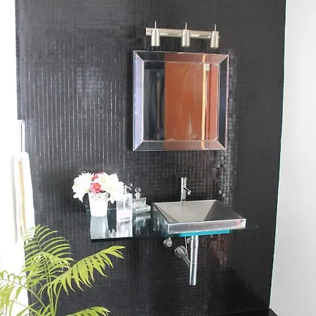 Вилла Sea House Madeira Garajau